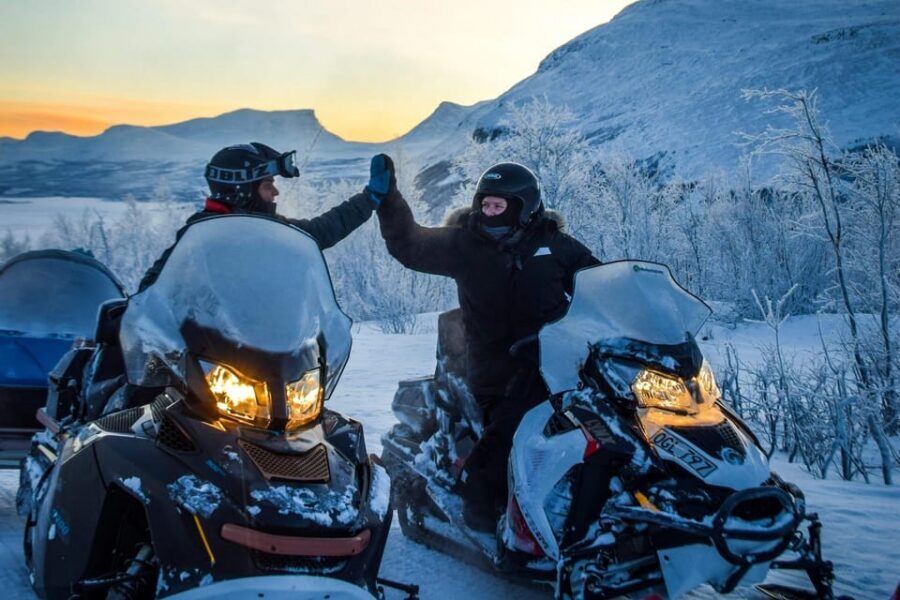 Abisko/Björkliden: Panorama Snowmobile Tour with Snacks - Frozen Lake Driving on Torneträsk: Speed, Tracks, and Clear Views