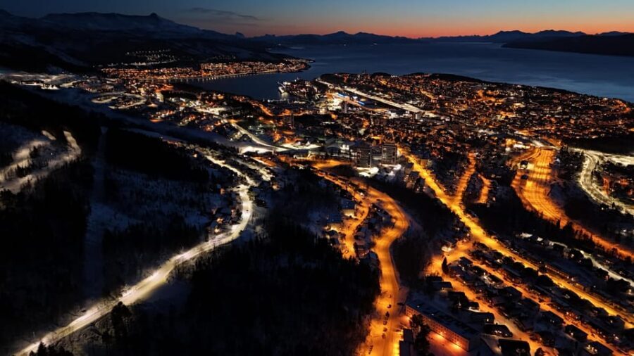 Abisko: Fjord Sightseeing and Photography Tour - The 6-hour rhythm: pickups, van time, border crossing, and getting your bearings