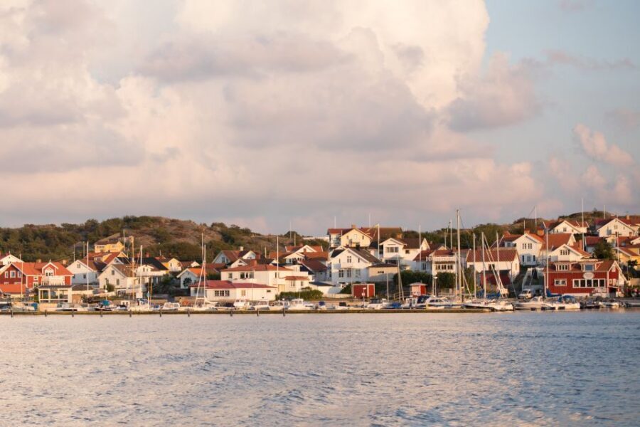 Gothenburg: Archipelago cruise with guide - A 2.5-hour route that mixes harbor life with island scenery