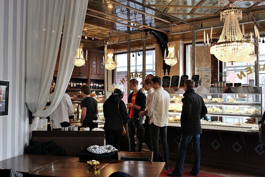 Gothenburg: Haga Old Town Walking Tour - Key things that make this Haga walking tour work