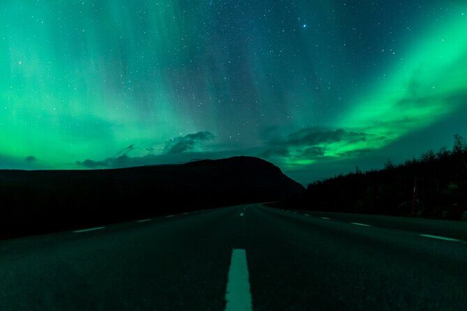 Northern Lights Tour from Kiruna to Abisko with Dinner - Staying warm the practical way: overalls, hot drinks, and waiting without regret