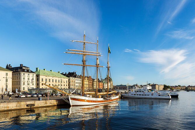 Old Town Tour of Stockholm - Getting Started at Kindstugatan and the Chestnut Tree