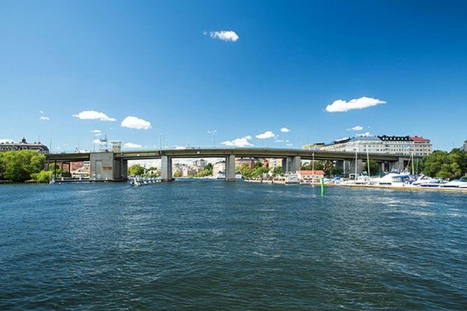 Stockholm: Highlights Boat Tour - The lock passage: the technical moment that makes the cruise memorable