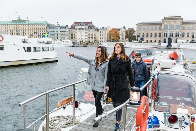 Stockholm Hop-On Hop-Off Bus & Boat Options - Audio guide and earbuds: how to actually get the full benefit