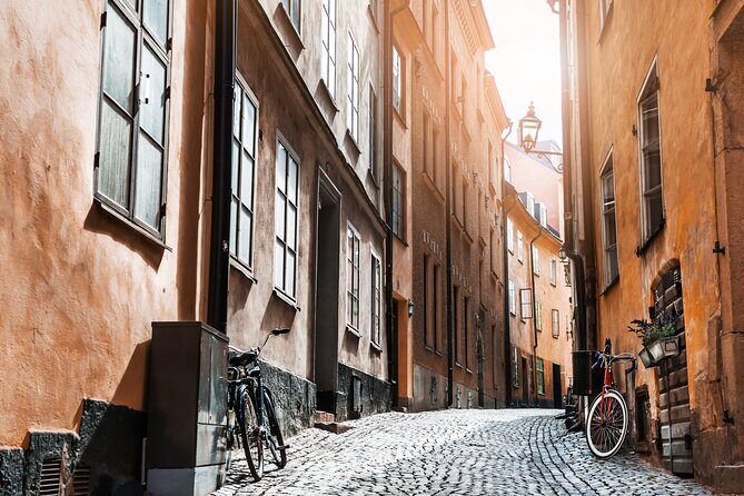 Stockholm Old Town Gamla Stan, Historic Walking Tour, Small group - Finnish Church courtyard: what you can see depends on the season