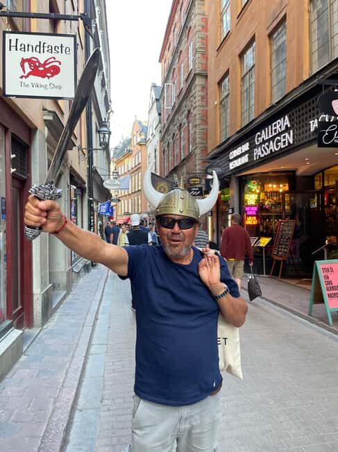 Stockholm: Old Town Guided Walking Tour (English / Deutsch) - Starting at Birger Jarls Torg: the statue that sets the tone