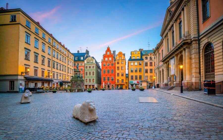 Stockholm: Old Town Highlights Private Walking Tour - The 3-Hour Upgrade: Kungsträdgården and Berzelii Park’s Remembrance Path