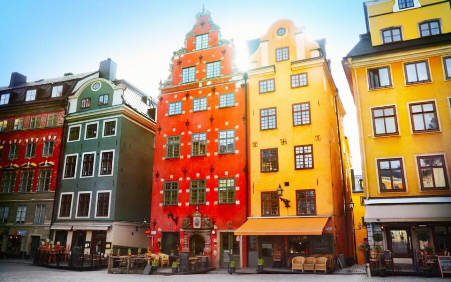 Stockholm: Old Town Highlights Private Walking Tour - The 6-Hour Day Trip Style: Djurgården and Skip-the-Line at Vasa Museum