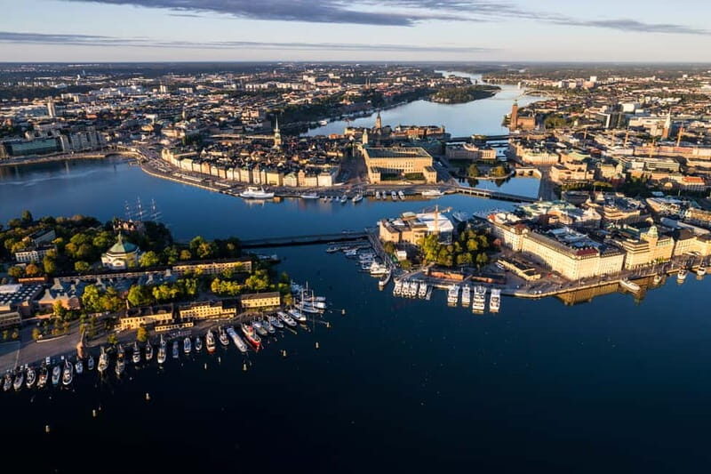 Stockholm: Old Town Historical Walking Tour - Royal Palace viewpoints to Stockholm Cathedral: kings, queens, and faith
