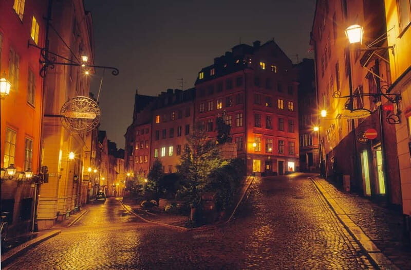 Stockholm: Old Town Historical Walking Tour - What to bring: the comfort kit for cobblestone history
