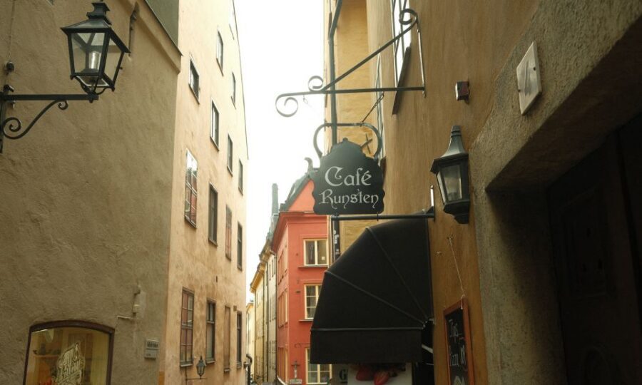 Stockholm: Old Town Self-Guided Tour Learn and solve Puzzles - Who should book this Old Town puzzle tour?