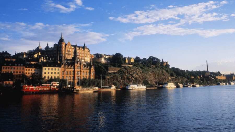 Stockholm: Old Town Walking Tour, stories and secrets - Iron Boy, St George and the Dragon, and the tight turns of Old Town