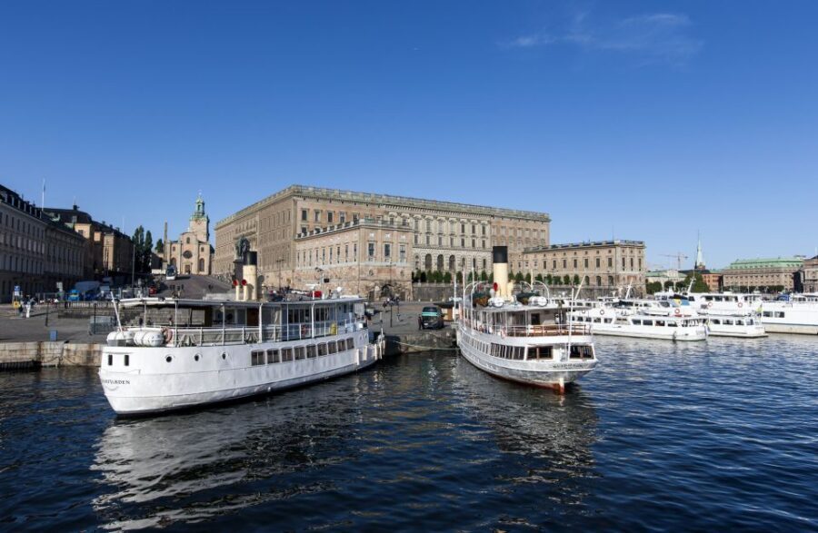 Stockholm: Old Town Walking Tour w/ Vasa Museum & Boat Ride - The Ferry to Djurgården: Stockholm by Water, Not Just on Foot