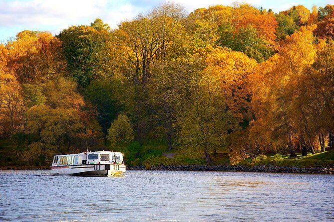 Stockholm Royal Djurgården Boat Tour - Fjäderholmarna, Södermalm, and Slussen: the districts you connect in one loop