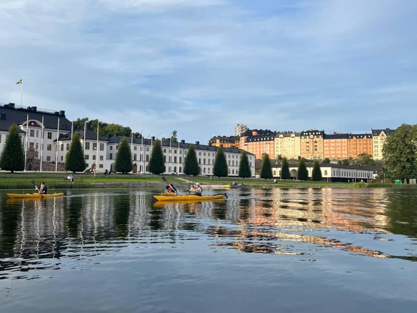 Stockholm: Sunset Kayak Tour in the City + Swedish Fika - 1.5 hours of kayaking: neighborhoods you feel more than you see
