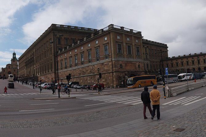 Stockholm Top attractions all-inclusive Gran Tour - Stop 6: Stortorget and a built-in chance for fika