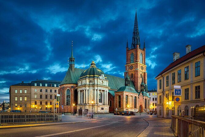 Stockholm Walking Tour with Audioguide on Your Smartphone - Getting your phone ready: offline audio, headphones, and battery