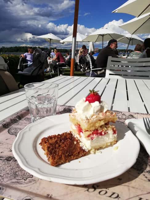 Vaxholm & Stockholm Archipelago: Guided Excursion, Day Trip - From Nationalmuseum to the docks: starting your day the easy way