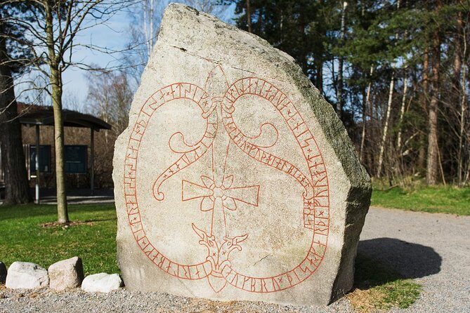 Viking History and Swedish Countryside Tour to Sigtuna & Uppsala - Arkils tingstad: Viking governance in a square of stones