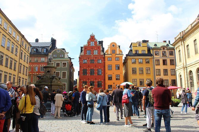 Walking Tour of Stockholm Old Town - Starting at Gustav Adolfs torg: your easy first step into Gamla Stan