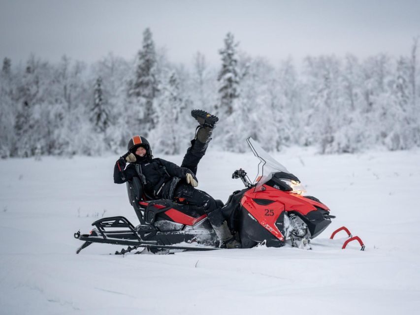 Wilderness Tour with Snowmobile & Ice Fishing - The safety briefing: snowmobile instruction that makes you comfortable